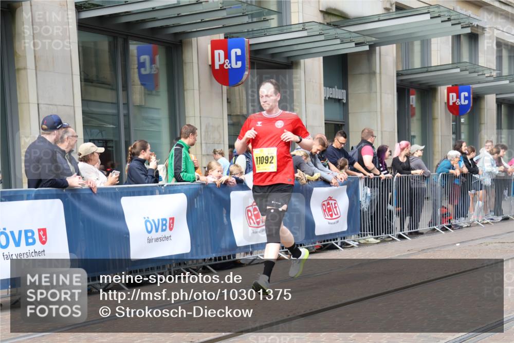 13.09.2026 - 21. swb-Marathon Bremen Strokosch-Dieckow http://msf.ph/oto/10301375 13.09.2026 10:49:29 Ziel 10508, 10593, 10709, 10966, 11005, 11007, 11035, 11183, 11717, 12380, 10294, 10514, 10655, 10739, 10835, 10846, 10910, 11092, 11191, 11316, 11567, 11621, 11635, 11896, 11984, 12132, 12149, 12376, 12450, 12529, 13577 meine-sportfotos.de