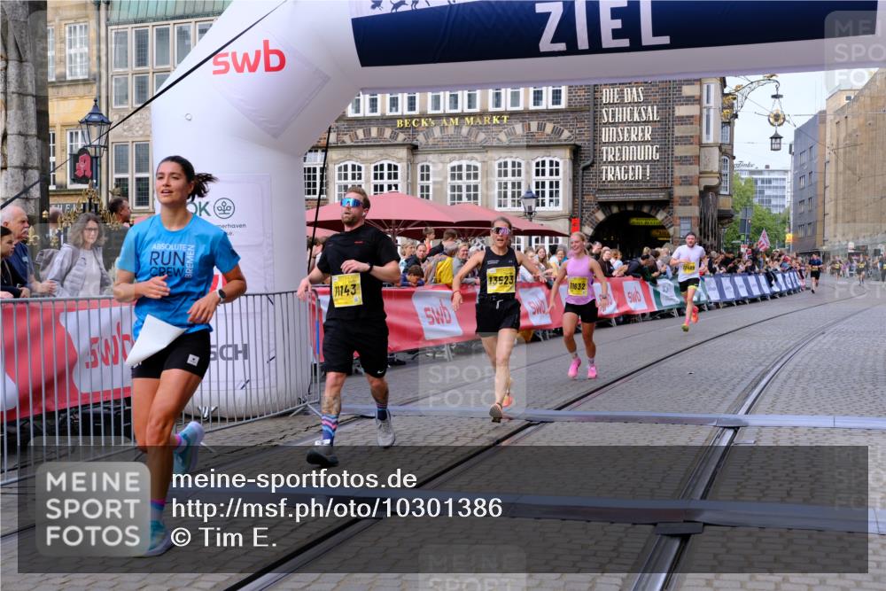 13.09.2026 - 21. swb-Marathon Bremen Tim E. http://msf.ph/oto/10301386 13.09.2026 10:43:26 Ziel 10336, 11042, 11143, 11265, 11442, 11632, 12053, 12469, 13523 meine-sportfotos.de