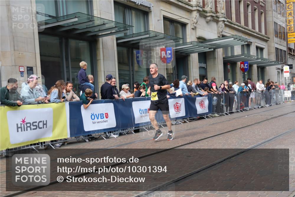 13.09.2026 - 21. swb-Marathon Bremen Strokosch-Dieckow http://msf.ph/oto/10301394 13.09.2026 10:49:34 Ziel 10452, 10508, 10593, 10709, 10966, 11005, 11007, 11035, 11183, 11415, 12380, 12510, 10294, 10655, 10739, 10835, 10846, 10910, 11092, 11191, 11621, 11635, 11717, 12376 meine-sportfotos.de