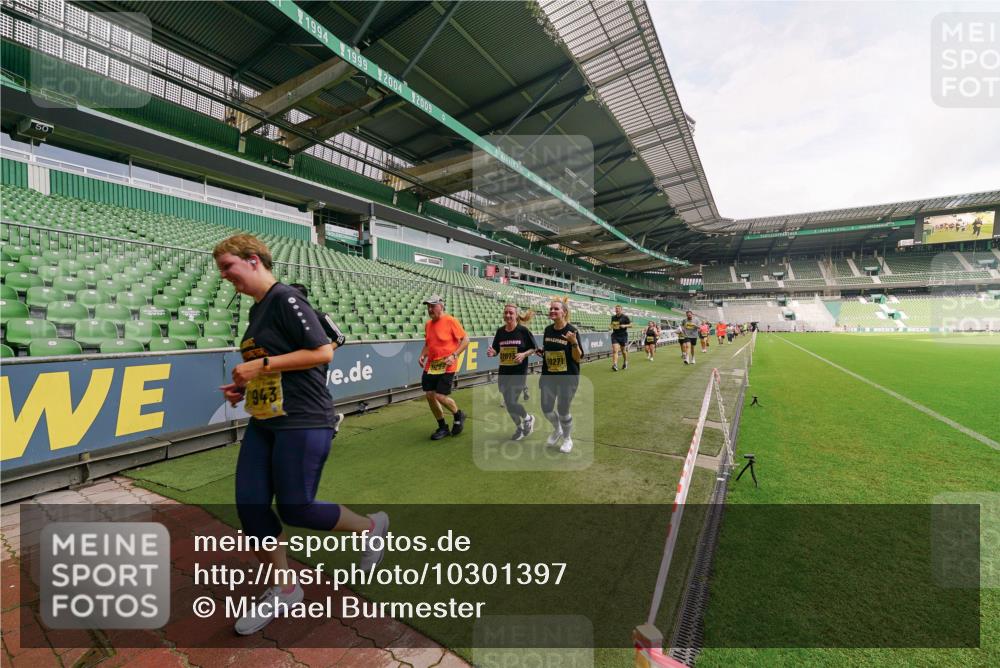 13.09.2026 - 21. swb-Marathon Bremen Michael Burmester http://msf.ph/oto/10301397 13.09.2026 10:45:10 Laufen im Stadion 10137, 10176, 10191, 10192, 10194, 10202, 10242, 10295, 10325, 10344, 10430, 10459, 10472, 10513, 10524, 10568, 10600, 10629, 10651, 10679, 10713, 10756, 10779, 10882, 10979, 10997, 10999, 11081, 11200, 11233, 11307, 11309, 11355, 11367, 11385, 11408, 11495, 11629, 11709, 11808, 11821, 11932, 11943, 12057, 12089, 12151, 12153, 12177, 12178, 12224, 12226, 12311, 12321, 12334, 12539, 10148, 10330 meine-sportfotos.de