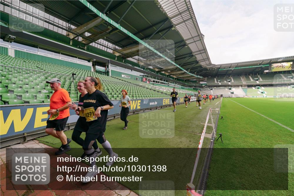 13.09.2026 - 21. swb-Marathon Bremen Michael Burmester http://msf.ph/oto/10301398 13.09.2026 10:45:11 Laufen im Stadion 10137, 10176, 10191, 10192, 10194, 10202, 10242, 10295, 10325, 10344, 10430, 10459, 10472, 10513, 10524, 10568, 10600, 10629, 10651, 10679, 10713, 10756, 10779, 10882, 10979, 10997, 10999, 11081, 11200, 11233, 11307, 11309, 11355, 11367, 11385, 11408, 11495, 11629, 11709, 11808, 11821, 11932, 11943, 12057, 12089, 12151, 12153, 12177, 12178, 12224, 12226, 12311, 12321, 12334, 12539, 10148, 10330 meine-sportfotos.de