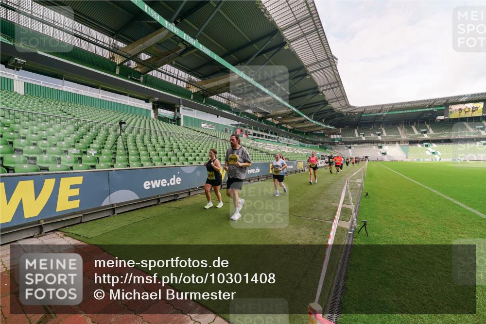 13.09.2026 - 21. swb-Marathon Bremen Michael Burmester http://msf.ph/oto/10301408 13.09.2026 10:45:15 Laufen im Stadion 10137, 10176, 10191, 10192, 10194, 10202, 10242, 10295, 10344, 10430, 10472, 10524, 10568, 10600, 10629, 10651, 10679, 10713, 10756, 10779, 10882, 10979, 10997, 10999, 11081, 11181, 11200, 11233, 11307, 11309, 11355, 11367, 11385, 11408, 11495, 11629, 11709, 11808, 11821, 11932, 11943, 12057, 12089, 12151, 12153, 12177, 12178, 12224, 12226, 12311, 12321, 12334, 12374, 12539, 10148, 10303, 10330 meine-sportfotos.de