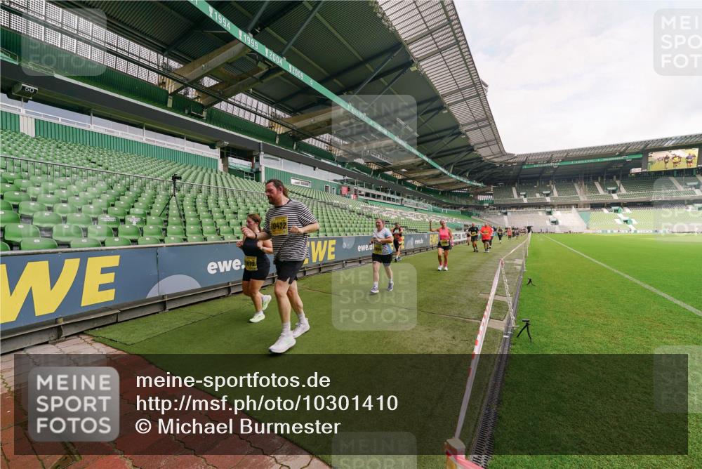 13.09.2026 - 21. swb-Marathon Bremen Michael Burmester http://msf.ph/oto/10301410 13.09.2026 10:45:16 Laufen im Stadion 10137, 10176, 10191, 10192, 10194, 10202, 10242, 10295, 10344, 10430, 10472, 10524, 10568, 10600, 10629, 10651, 10679, 10713, 10756, 10779, 10882, 10979, 10997, 10999, 11081, 11181, 11200, 11233, 11244, 11307, 11309, 11355, 11367, 11385, 11408, 11495, 11629, 11709, 11808, 11821, 11932, 11943, 12057, 12089, 12151, 12153, 12177, 12178, 12224, 12226, 12311, 12321, 12334, 12374, 12539, 10148, 10303, 10330 meine-sportfotos.de
