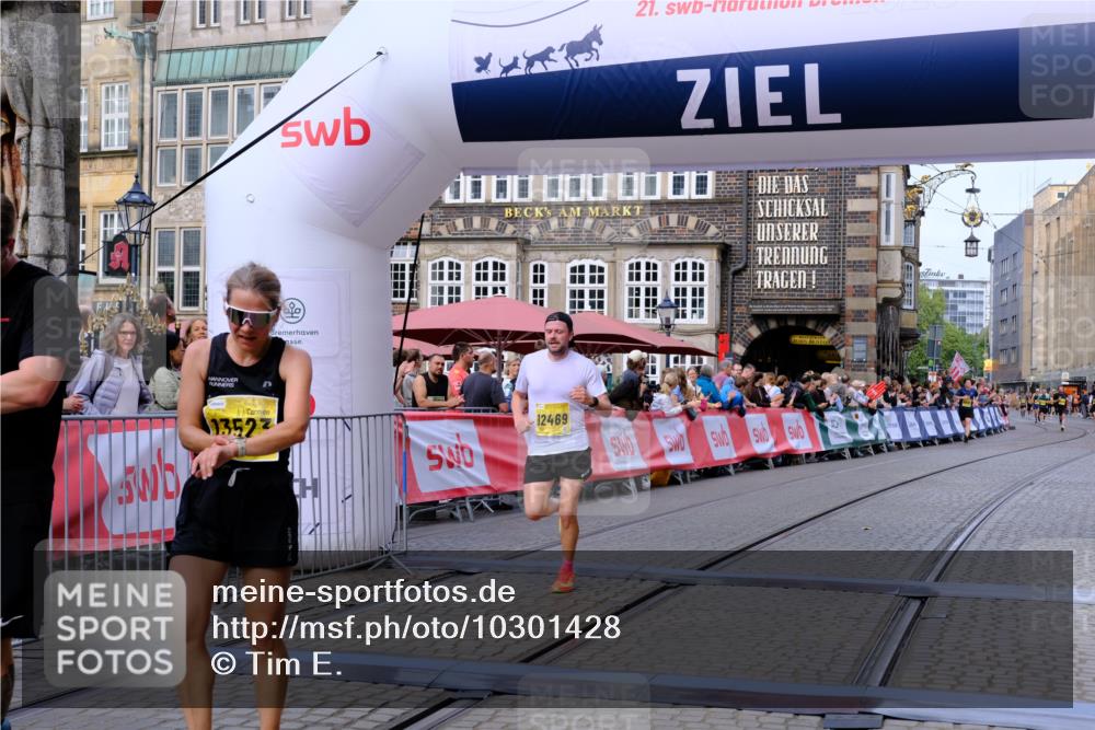 13.09.2026 - 21. swb-Marathon Bremen Tim E. http://msf.ph/oto/10301428 13.09.2026 10:43:28 Ziel 10336, 10456, 11042, 11143, 11265, 11442, 11632, 12053, 12469, 13523 meine-sportfotos.de