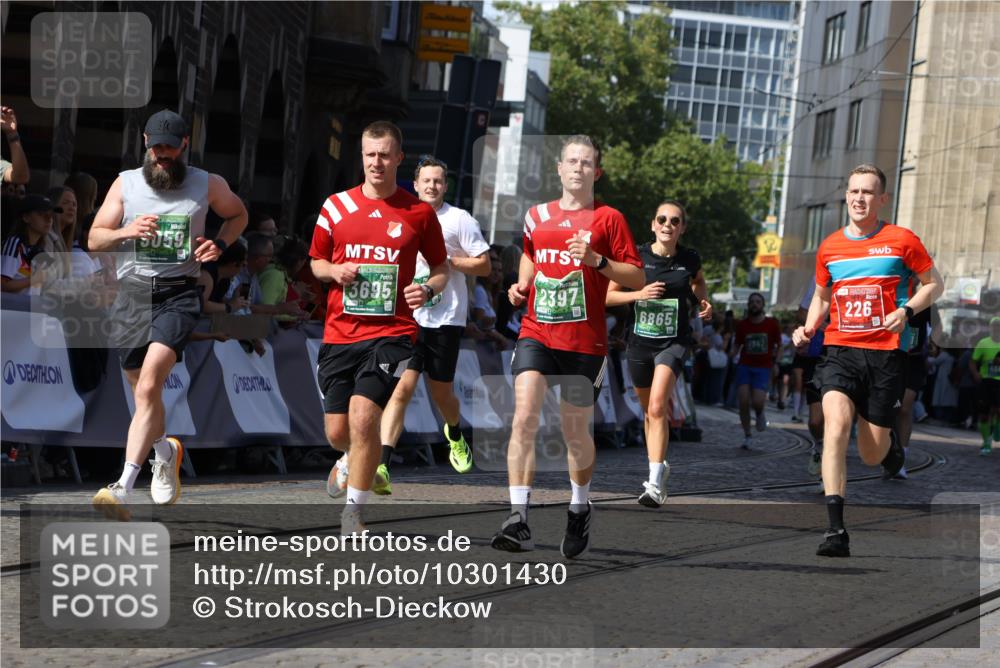13.09.2026 - 21. swb-Marathon Bremen Strokosch-Dieckow http://msf.ph/oto/10301430 13.09.2026 13:21:39 Ziel 226, 2904, 2979, 3120, 3202, 3534, 4165, 4234, 4445, 4484, 4519, 6357, 6862, 8323, 8408, 8791, 8923, 9267, 9268, 9514, 9722, 9900, 572, 1209, 1254, 2397, 3290, 3338, 3695, 3774, 3934, 4581, 4735, 6865, 6976, 7098, 8438, 8947, 9059, 9421, 10120 meine-sportfotos.de