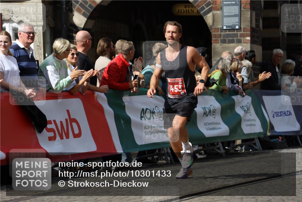 13.09.2026 - 21. swb-Marathon Bremen Strokosch-Dieckow http://msf.ph/oto/10301433 13.09.2026 12:51:33 Ziel 858, 1453, 13033, 482, 1126 meine-sportfotos.de