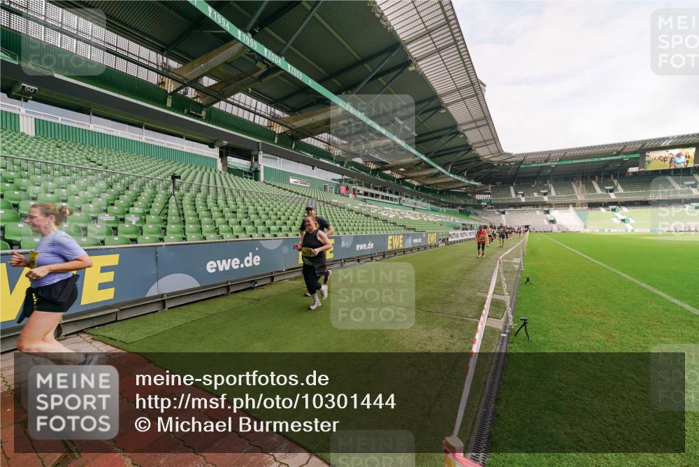 13.09.2026 - 21. swb-Marathon Bremen Michael Burmester http://msf.ph/oto/10301444 13.09.2026 10:45:27 Laufen im Stadion 10137, 10176, 10191, 10192, 10194, 10202, 10242, 10295, 10344, 10430, 10472, 10524, 10568, 10600, 10629, 10651, 10679, 10713, 10979, 10999, 11050, 11081, 11181, 11200, 11233, 11244, 11307, 11309, 11355, 11367, 11385, 11408, 11495, 11574, 11629, 11709, 11760, 11808, 11821, 11932, 11943, 12057, 12089, 12151, 12153, 12177, 12178, 12224, 12226, 12285, 12311, 12321, 12334, 12374, 12462, 12539, 10148, 10303, 10330, 10361, 10362 meine-sportfotos.de