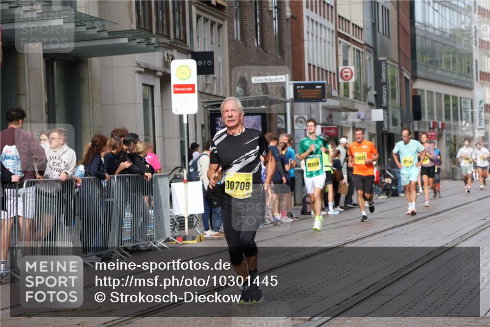 13.09.2026 - 21. swb-Marathon Bremen Strokosch-Dieckow http://msf.ph/oto/10301445 13.09.2026 10:49:37 Ziel 10452, 10508, 10593, 10709, 10876, 10966, 11005, 11007, 11035, 11183, 11415, 12380, 12510, 10739, 10835, 10846, 10910, 11092, 11191, 11621, 11635, 11717, 12376 meine-sportfotos.de