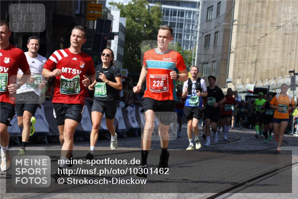 13.09.2026 - 21. swb-Marathon Bremen Strokosch-Dieckow http://msf.ph/oto/10301462 13.09.2026 13:21:40 Ziel 226, 2904, 2979, 3120, 3202, 3534, 4165, 4234, 4445, 4484, 4519, 6357, 6862, 8184, 8323, 8408, 8730, 8791, 8923, 9267, 9268, 9514, 9722, 9900, 572, 1209, 2397, 3290, 3338, 3695, 3774, 3934, 4581, 4735, 6865, 6976, 7098, 8438, 8947, 9421, 10120 meine-sportfotos.de