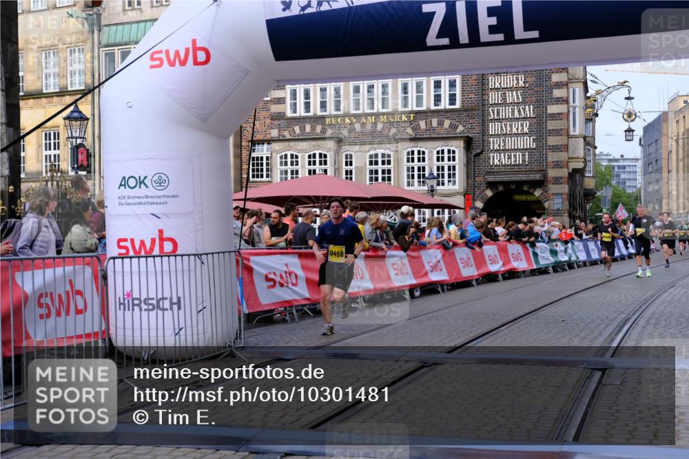 13.09.2026 - 21. swb-Marathon Bremen Tim E. http://msf.ph/oto/10301481 13.09.2026 10:43:36 Ziel 10346, 10456, 10618, 11042, 11143, 11632, 12406, 12469, 13523 meine-sportfotos.de