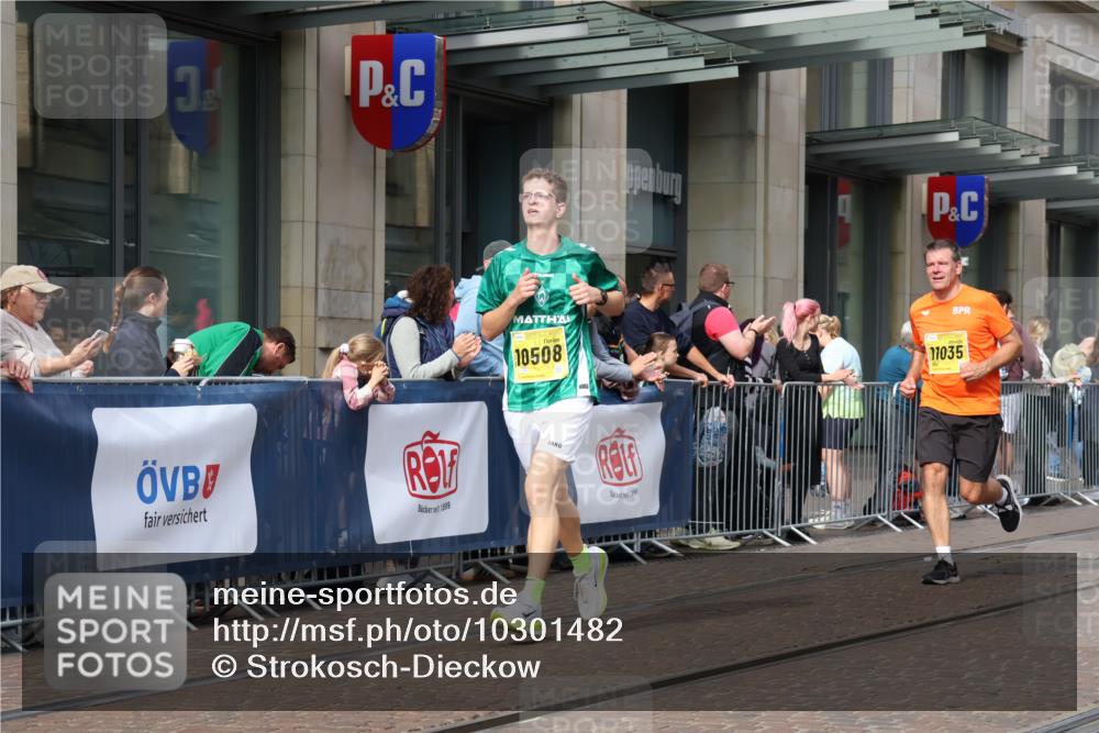 13.09.2026 - 21. swb-Marathon Bremen Strokosch-Dieckow http://msf.ph/oto/10301482 13.09.2026 10:49:45 Ziel 10452, 10508, 10593, 10876, 10966, 11005, 11035, 11111, 11128, 11183, 11415, 12240, 12380, 12510, 10709, 10739, 10835, 10846, 10910, 11007, 11092, 11191, 11635, 11717 meine-sportfotos.de