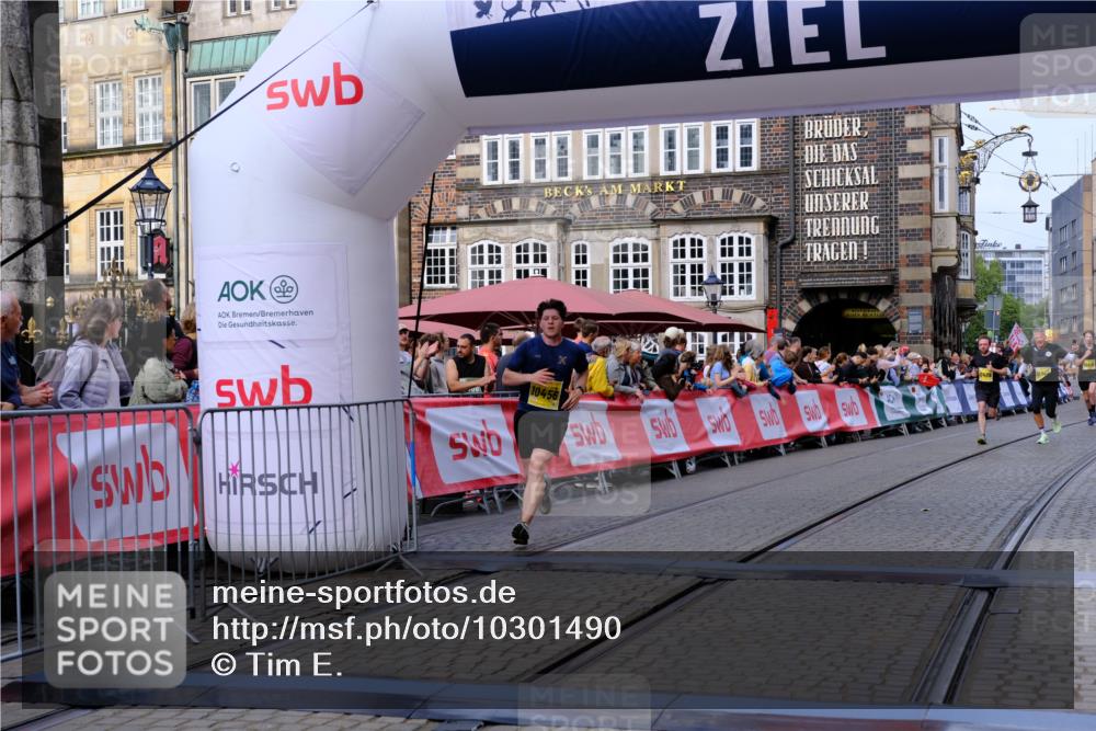 13.09.2026 - 21. swb-Marathon Bremen Tim E. http://msf.ph/oto/10301490 13.09.2026 10:43:36 Ziel 10346, 10456, 10618, 11042, 11143, 11632, 12406, 12469, 13523 meine-sportfotos.de