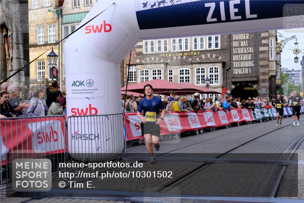 13.09.2026 - 21. swb-Marathon Bremen Tim E. http://msf.ph/oto/10301502 13.09.2026 10:43:36 Ziel 10346, 10456, 10618, 11042, 11143, 11632, 12406, 12469, 13523 meine-sportfotos.de