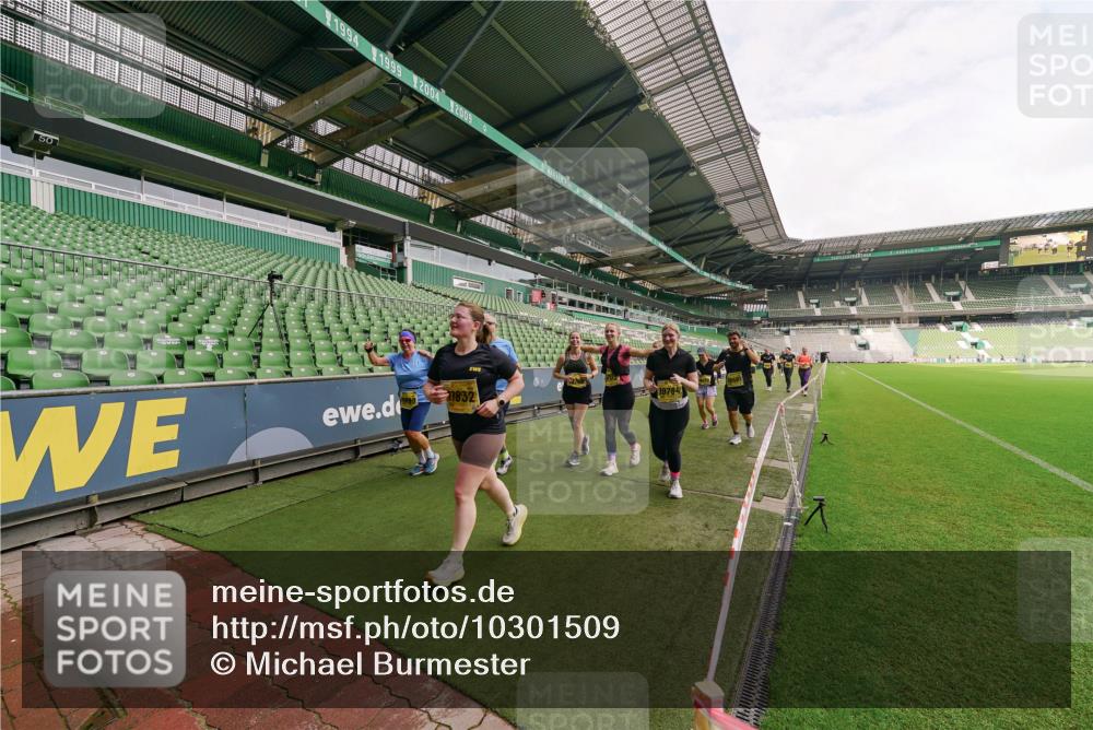 13.09.2026 - 21. swb-Marathon Bremen Michael Burmester http://msf.ph/oto/10301509 13.09.2026 10:45:53 Laufen im Stadion 10137, 10161, 10191, 10192, 10194, 10202, 10242, 10344, 10430, 10472, 10524, 10535, 10568, 10600, 10651, 10679, 10713, 10895, 10970, 10979, 11050, 11081, 11181, 11200, 11244, 11296, 11309, 11367, 11457, 11495, 11529, 11530, 11546, 11574, 11629, 11675, 11709, 11760, 11808, 11821, 11932, 12057, 12089, 12151, 12153, 12177, 12178, 12211, 12224, 12226, 12285, 12311, 12316, 12317, 12321, 12374, 12422, 12462, 12539, 10002, 10148, 10303, 10330, 10361, 10362 meine-sportfotos.de