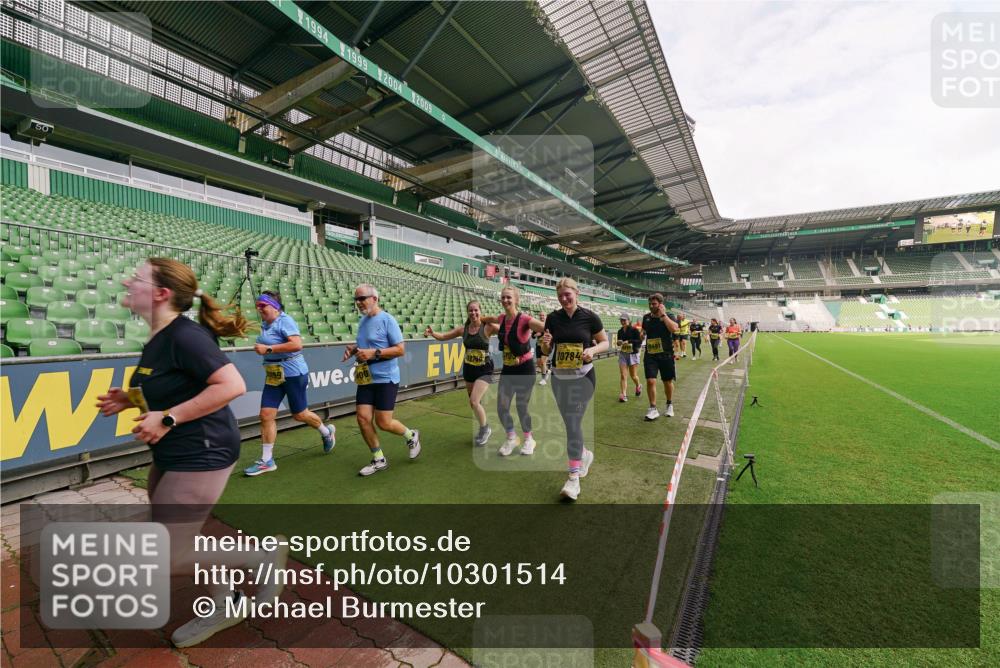 13.09.2026 - 21. swb-Marathon Bremen Michael Burmester http://msf.ph/oto/10301514 13.09.2026 10:45:53 Laufen im Stadion 10137, 10161, 10191, 10192, 10194, 10202, 10242, 10344, 10430, 10472, 10524, 10535, 10568, 10600, 10651, 10679, 10713, 10895, 10970, 10979, 11050, 11081, 11181, 11200, 11244, 11296, 11309, 11367, 11457, 11495, 11529, 11530, 11546, 11574, 11629, 11675, 11709, 11760, 11808, 11821, 11932, 12057, 12089, 12151, 12153, 12177, 12178, 12211, 12224, 12226, 12285, 12311, 12316, 12317, 12321, 12374, 12422, 12462, 12539, 10002, 10148, 10303, 10330, 10361, 10362 meine-sportfotos.de