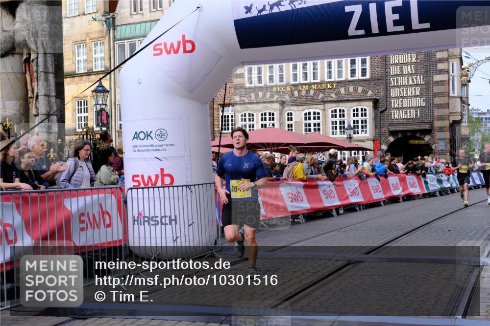 13.09.2026 - 21. swb-Marathon Bremen Tim E. http://msf.ph/oto/10301516 13.09.2026 10:43:37 Ziel 10346, 10456, 10618, 11143, 11468, 11632, 11826, 12406, 12469, 13523 meine-sportfotos.de