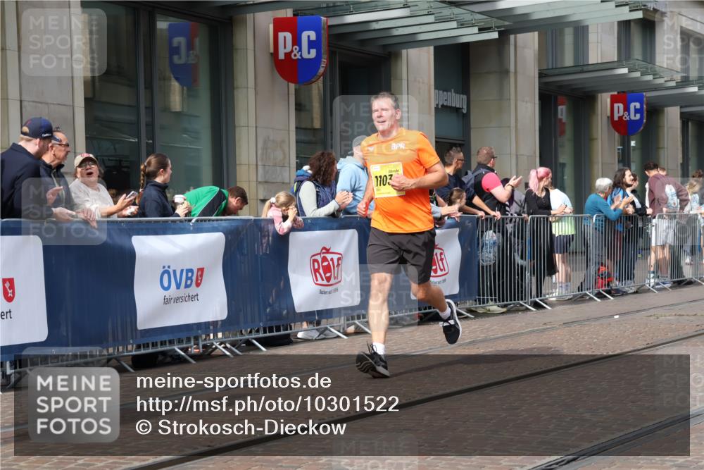 13.09.2026 - 21. swb-Marathon Bremen Strokosch-Dieckow http://msf.ph/oto/10301522 13.09.2026 10:49:46 Ziel 10452, 10508, 10593, 10876, 10966, 11005, 11035, 11111, 11128, 11183, 11415, 12240, 12380, 12510, 10709, 10739, 10835, 10846, 10910, 11007, 11092, 11183, 11191, 11635, 11717 meine-sportfotos.de