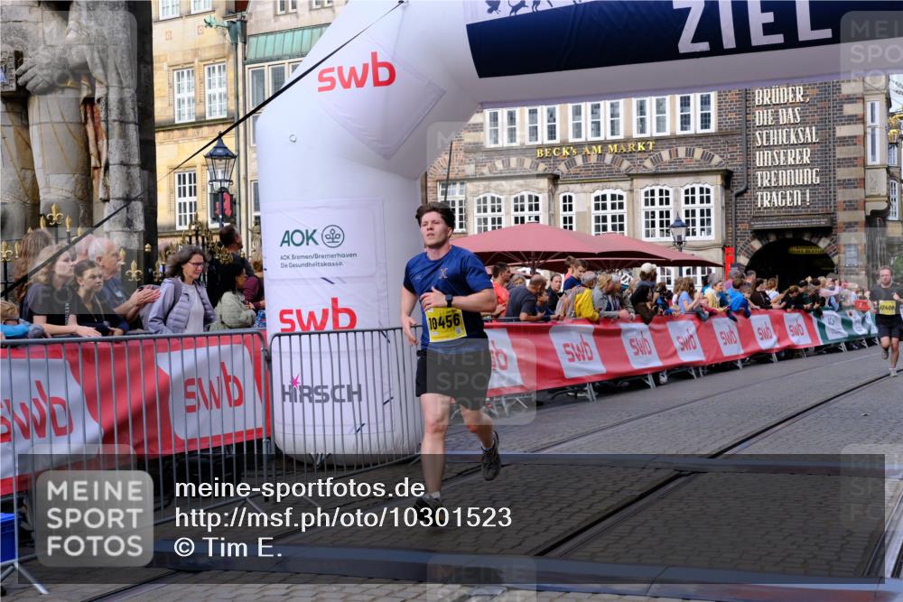 13.09.2026 - 21. swb-Marathon Bremen Tim E. http://msf.ph/oto/10301523 13.09.2026 10:43:37 Ziel 10346, 10456, 10618, 11143, 11468, 11632, 11826, 12406, 12469, 13523 meine-sportfotos.de