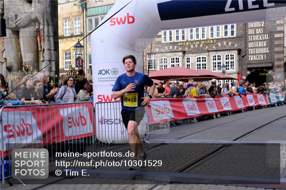 13.09.2026 - 21. swb-Marathon Bremen Tim E. http://msf.ph/oto/10301529 13.09.2026 10:43:37 Ziel 10346, 10456, 10618, 11143, 11468, 11632, 11826, 12406, 12469, 13523 meine-sportfotos.de
