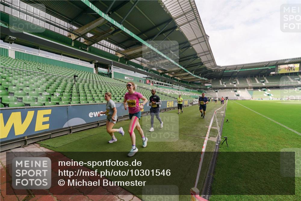 13.09.2026 - 21. swb-Marathon Bremen Michael Burmester http://msf.ph/oto/10301546 13.09.2026 10:46:07 Laufen im Stadion 10137, 10161, 10194, 10202, 10242, 10344, 10430, 10472, 10524, 10535, 10568, 10600, 10651, 10679, 10713, 10895, 10970, 10979, 11050, 11081, 11181, 11200, 11244, 11296, 11309, 11367, 11457, 11495, 11529, 11530, 11546, 11573, 11574, 11579, 11675, 11709, 11760, 11808, 11821, 11932, 12057, 12089, 12151, 12153, 12177, 12178, 12211, 12224, 12226, 12285, 12316, 12317, 12321, 12374, 12422, 12462, 12539, 10002, 10004, 10005, 10148, 10271, 10303, 10330, 10361, 10362 meine-sportfotos.de