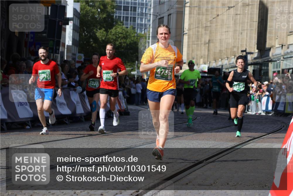 13.09.2026 - 21. swb-Marathon Bremen Strokosch-Dieckow http://msf.ph/oto/10301549 13.09.2026 13:21:45 Ziel 226, 1130, 2904, 2979, 3120, 3202, 3435, 3534, 3655, 4165, 4234, 4445, 4484, 4519, 6862, 8184, 8270, 8384, 8730, 8923, 9048, 9514, 9722, 9900, 141, 1209, 2051, 3338, 3774, 3934, 4581, 4735, 5193, 6976, 7098, 8438, 8947, 9421, 9599, 10120 meine-sportfotos.de