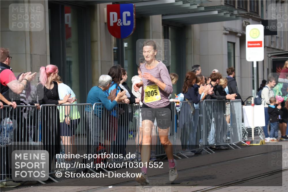 13.09.2026 - 21. swb-Marathon Bremen Strokosch-Dieckow http://msf.ph/oto/10301552 13.09.2026 10:49:48 Ziel 10452, 10593, 10876, 10966, 11005, 11035, 11111, 11128, 11178, 11415, 12240, 12269, 12380, 12510, 10508, 10709, 10835, 10910, 11007, 11092, 11183, 11635, 11717 meine-sportfotos.de