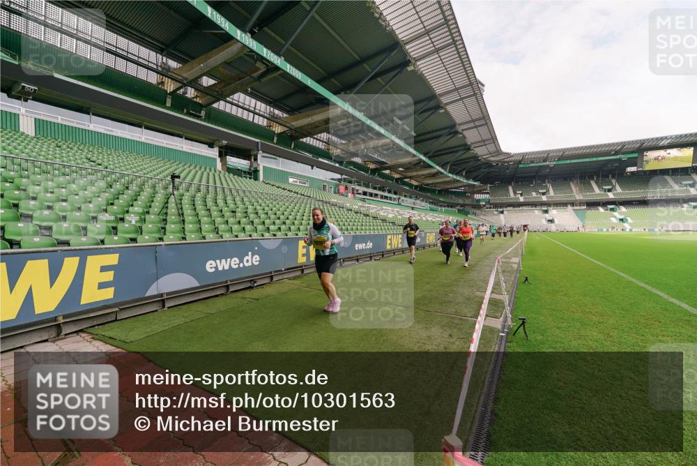 13.09.2026 - 21. swb-Marathon Bremen Michael Burmester http://msf.ph/oto/10301563 13.09.2026 10:46:17 Laufen im Stadion 10137, 10161, 10194, 10202, 10242, 10344, 10430, 10472, 10524, 10535, 10568, 10600, 10651, 10895, 10933, 10970, 10979, 11050, 11081, 11181, 11200, 11244, 11296, 11309, 11367, 11457, 11495, 11529, 11530, 11546, 11573, 11574, 11579, 11639, 11675, 11709, 11760, 11808, 11821, 11932, 12057, 12089, 12151, 12153, 12177, 12178, 12211, 12224, 12226, 12285, 12316, 12317, 12374, 12422, 12462, 12539, 10002, 10004, 10005, 10148, 10271, 10303, 10330, 10361, 10362 meine-sportfotos.de