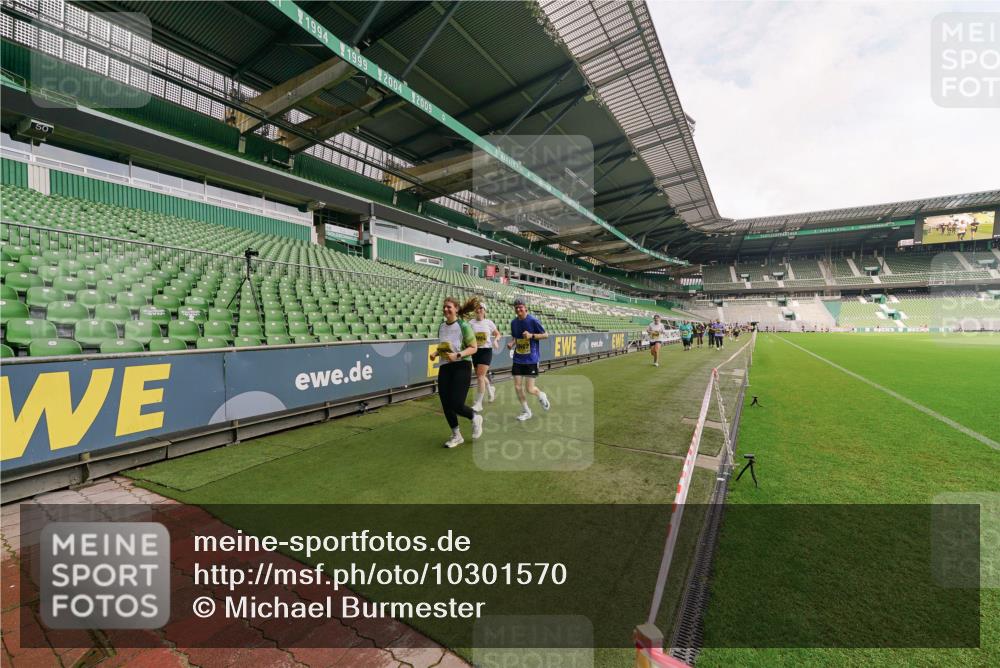 13.09.2026 - 21. swb-Marathon Bremen Michael Burmester http://msf.ph/oto/10301570 13.09.2026 10:46:22 Laufen im Stadion 10137, 10161, 10194, 10202, 10242, 10344, 10349, 10430, 10472, 10524, 10535, 10568, 10600, 10651, 10895, 10933, 10970, 10979, 11050, 11181, 11200, 11244, 11296, 11309, 11367, 11457, 11529, 11530, 11546, 11573, 11574, 11579, 11639, 11675, 11709, 11760, 11808, 11821, 12057, 12089, 12153, 12177, 12178, 12211, 12224, 12285, 12316, 12317, 12374, 12422, 12462, 12539, 10002, 10004, 10005, 10148, 10271, 10303, 10325, 10330, 10335, 10361, 10362, 10459, 10513, 10605 meine-sportfotos.de