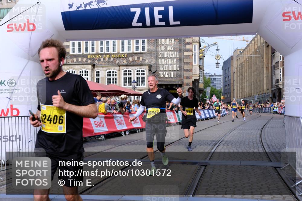 13.09.2026 - 21. swb-Marathon Bremen Tim E. http://msf.ph/oto/10301572 13.09.2026 10:43:41 Ziel 10328, 10346, 10456, 10618, 11468, 11607, 11826, 12406, 12469 meine-sportfotos.de