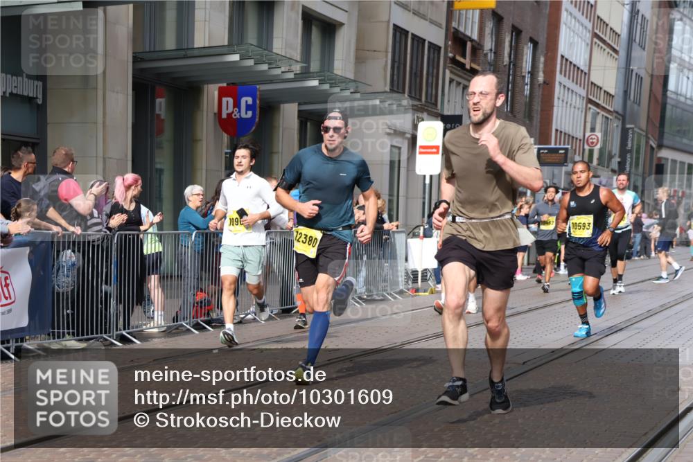 13.09.2026 - 21. swb-Marathon Bremen Strokosch-Dieckow http://msf.ph/oto/10301609 13.09.2026 10:49:51 Ziel 10170, 10452, 10593, 10876, 11111, 11128, 11178, 11415, 11497, 11499, 12240, 12269, 12510, 10508, 10593, 10709, 10966, 11005, 11007, 11035, 11092, 11183, 11717, 12380 meine-sportfotos.de