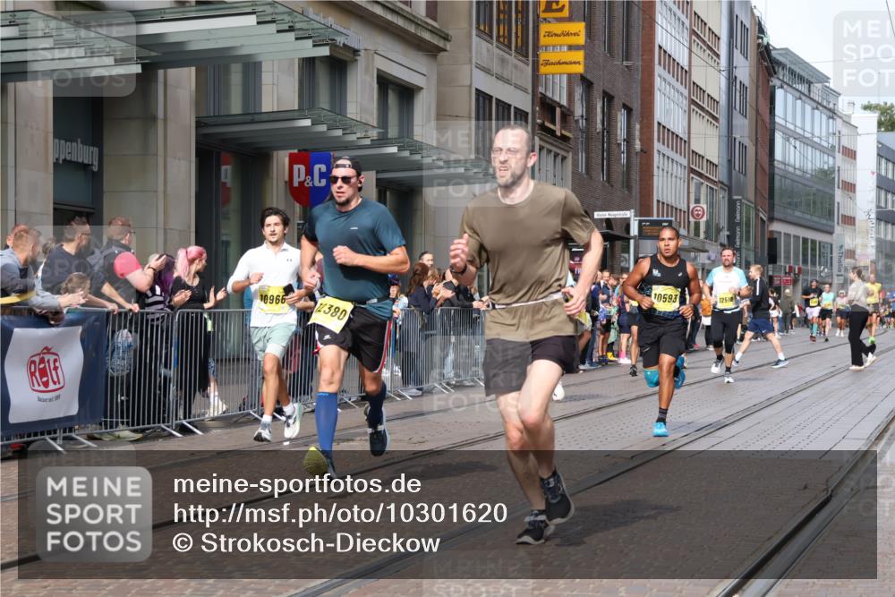 13.09.2026 - 21. swb-Marathon Bremen Strokosch-Dieckow http://msf.ph/oto/10301620 13.09.2026 10:49:52 Ziel 10170, 10452, 10876, 11111, 11128, 11178, 11415, 11497, 11499, 12240, 12269, 12510, 10508, 10593, 10709, 10966, 11005, 11007, 11035, 11092, 11183, 11717, 12380 meine-sportfotos.de