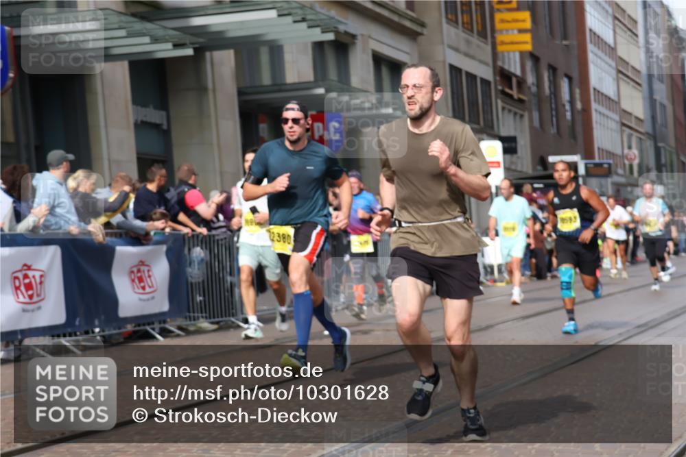 13.09.2026 - 21. swb-Marathon Bremen Strokosch-Dieckow http://msf.ph/oto/10301628 13.09.2026 10:49:52 Ziel 10170, 10452, 10876, 11111, 11128, 11178, 11415, 11497, 11499, 12240, 12269, 12510, 10508, 10593, 10709, 10966, 11005, 11007, 11035, 11092, 11183, 11717, 12380 meine-sportfotos.de