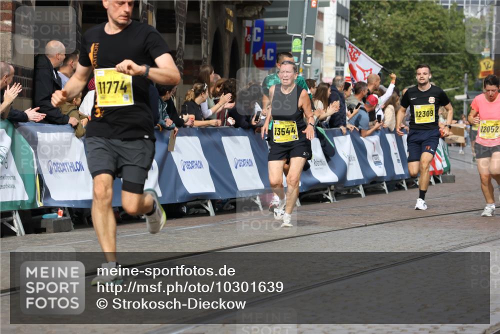 13.09.2026 - 21. swb-Marathon Bremen Strokosch-Dieckow http://msf.ph/oto/10301639 13.09.2026 10:50:46 Ziel 10170, 10233, 10525, 10840, 10923, 11178, 11276, 11497, 11499, 11622, 11664, 11680, 11742, 12045, 12078, 12269, 12447, 13562, 10200, 10537, 11076, 11087, 11170, 11625, 11626, 11961, 12004, 12179, 12303, 12351, 12407, 12560 meine-sportfotos.de