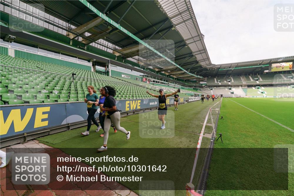 13.09.2026 - 21. swb-Marathon Bremen Michael Burmester http://msf.ph/oto/10301642 13.09.2026 10:46:55 Laufen im Stadion 10161, 10242, 10349, 10472, 10535, 10651, 10895, 10933, 10970, 11050, 11181, 11244, 11296, 11309, 11367, 11457, 11529, 11530, 11546, 11573, 11574, 11579, 11639, 11675, 11709, 11760, 11821, 12157, 12177, 12178, 12211, 12285, 12316, 12317, 12340, 12374, 12422, 12462, 10002, 10004, 10005, 10271, 10295, 10303, 10325, 10330, 10335, 10361, 10362, 10459, 10513, 10605, 10629, 10756, 10779, 10882, 10997, 10999, 11233, 11307 meine-sportfotos.de