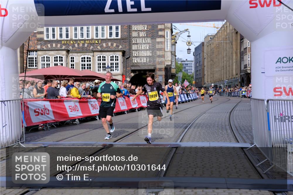 13.09.2026 - 21. swb-Marathon Bremen Tim E. http://msf.ph/oto/10301644 13.09.2026 10:43:45 Ziel 10328, 10346, 10456, 10618, 10742, 11468, 11607, 11826, 12406 meine-sportfotos.de