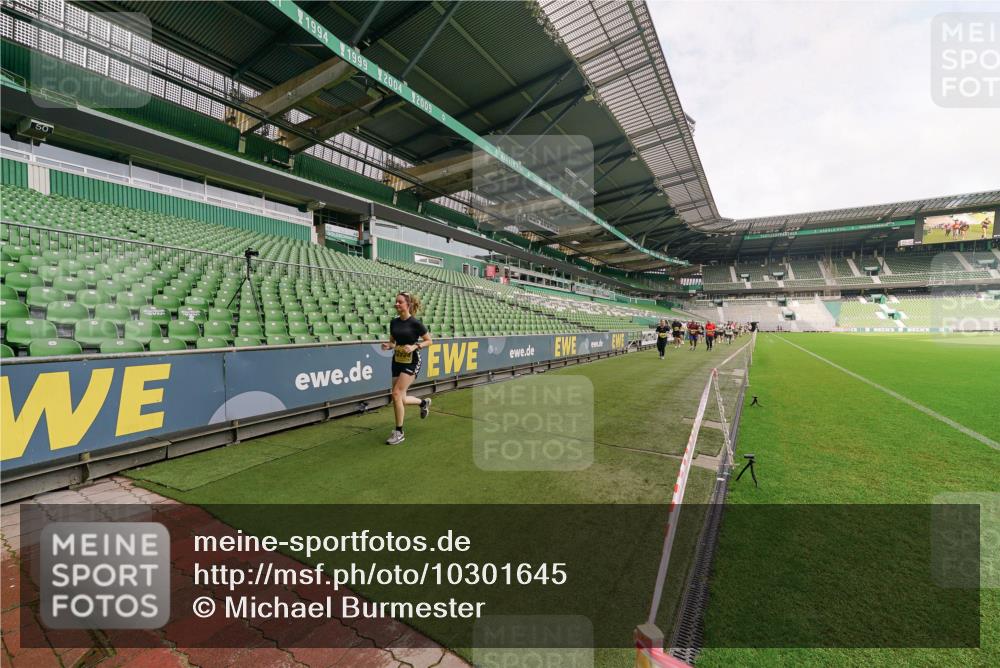 13.09.2026 - 21. swb-Marathon Bremen Michael Burmester http://msf.ph/oto/10301645 13.09.2026 10:46:58 Laufen im Stadion 10161, 10349, 10472, 10535, 10651, 10895, 10933, 10970, 11050, 11181, 11244, 11296, 11309, 11367, 11457, 11529, 11530, 11546, 11573, 11574, 11579, 11639, 11663, 11675, 11709, 11760, 11821, 12157, 12177, 12178, 12211, 12285, 12316, 12317, 12340, 12374, 12422, 12462, 10002, 10004, 10005, 10271, 10295, 10303, 10325, 10330, 10335, 10361, 10362, 10459, 10513, 10605, 10629, 10756, 10779, 10882, 10997, 10999, 11233, 11307 meine-sportfotos.de