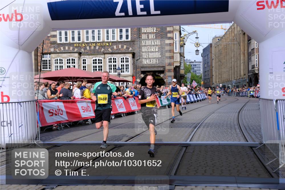 13.09.2026 - 21. swb-Marathon Bremen Tim E. http://msf.ph/oto/10301652 13.09.2026 10:43:45 Ziel 10328, 10346, 10456, 10618, 10742, 11468, 11607, 11826, 12406 meine-sportfotos.de