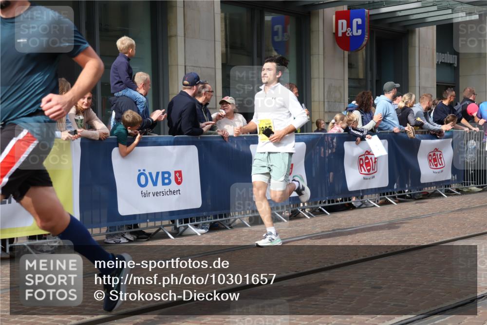 13.09.2026 - 21. swb-Marathon Bremen Strokosch-Dieckow http://msf.ph/oto/10301657 13.09.2026 10:49:54 Ziel 10170, 10452, 10876, 10923, 11111, 11128, 11178, 11415, 11497, 11499, 11680, 12045, 12240, 12269, 12510, 13562, 10508, 10593, 10709, 10966, 11005, 11007, 11035, 11183, 11717, 12380 meine-sportfotos.de