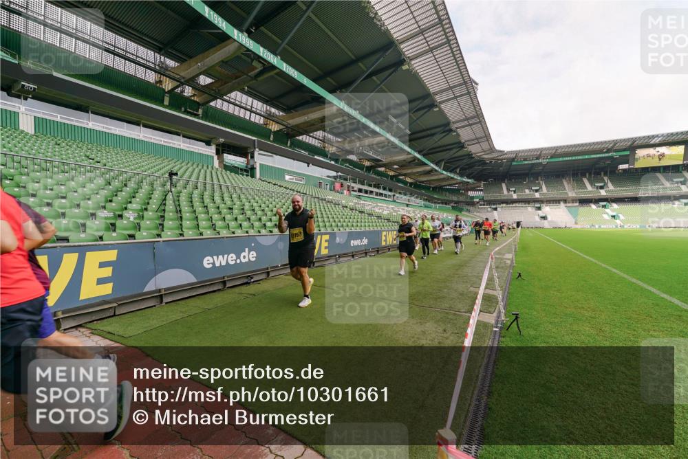 13.09.2026 - 21. swb-Marathon Bremen Michael Burmester http://msf.ph/oto/10301661 13.09.2026 10:47:09 Laufen im Stadion 10161, 10349, 10472, 10535, 10895, 10933, 10970, 11050, 11104, 11181, 11244, 11262, 11296, 11309, 11367, 11457, 11529, 11530, 11546, 11573, 11574, 11579, 11639, 11663, 11675, 11709, 11760, 11821, 12157, 12211, 12285, 12316, 12317, 12340, 12374, 12422, 12444, 12462, 10002, 10004, 10005, 10176, 10191, 10192, 10271, 10295, 10303, 10325, 10335, 10361, 10362, 10459, 10513, 10605, 10629, 10756, 10779, 10882, 10997, 10999, 11233, 11307 meine-sportfotos.de