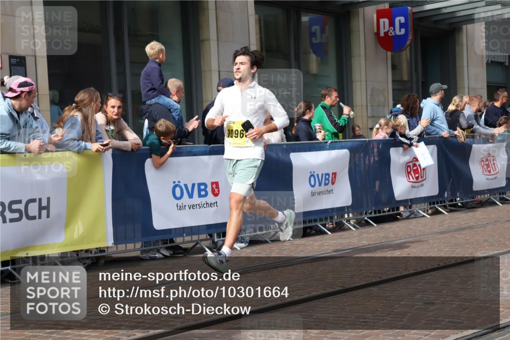13.09.2026 - 21. swb-Marathon Bremen Strokosch-Dieckow http://msf.ph/oto/10301664 13.09.2026 10:49:54 Ziel 10170, 10452, 10876, 10923, 11111, 11128, 11178, 11415, 11497, 11499, 11680, 12045, 12240, 12269, 12510, 13562, 10508, 10593, 10709, 10966, 11005, 11007, 11035, 11183, 11717, 12380 meine-sportfotos.de