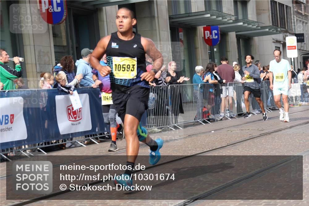 13.09.2026 - 21. swb-Marathon Bremen Strokosch-Dieckow http://msf.ph/oto/10301674 13.09.2026 10:49:54 Ziel 10170, 10452, 10876, 10923, 11111, 11128, 11178, 11415, 11497, 11499, 11680, 12045, 12240, 12269, 12510, 13562, 10508, 10593, 10709, 10966, 11005, 11007, 11035, 11183, 11717, 12380 meine-sportfotos.de