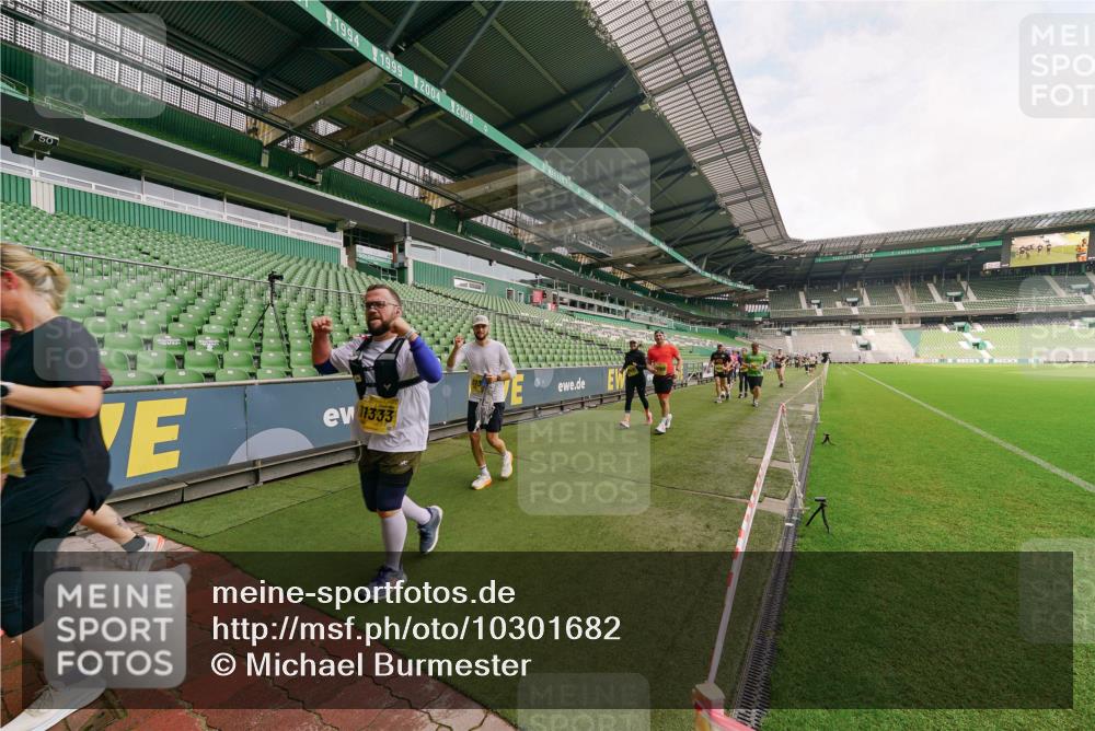 13.09.2026 - 21. swb-Marathon Bremen Michael Burmester http://msf.ph/oto/10301682 13.09.2026 10:47:15 Laufen im Stadion 10161, 10264, 10349, 10472, 10535, 10895, 10933, 10970, 11050, 11104, 11181, 11244, 11262, 11296, 11443, 11457, 11529, 11530, 11546, 11573, 11574, 11579, 11639, 11663, 11675, 11709, 11760, 11821, 12157, 12211, 12285, 12316, 12317, 12340, 12374, 12422, 12444, 12462, 10002, 10004, 10005, 10176, 10191, 10192, 10271, 10295, 10303, 10325, 10335, 10361, 10362, 10459, 10513, 10605, 10629, 10756, 10779, 10882, 10997, 10999, 11233, 11307 meine-sportfotos.de