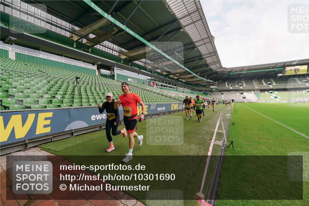 13.09.2026 - 21. swb-Marathon Bremen Michael Burmester http://msf.ph/oto/10301690 13.09.2026 10:47:18 Laufen im Stadion 10161, 10264, 10349, 10535, 10895, 10933, 10970, 11050, 11104, 11181, 11244, 11262, 11296, 11443, 11457, 11529, 11530, 11546, 11573, 11574, 11579, 11639, 11663, 11675, 11698, 11760, 11821, 12157, 12211, 12285, 12316, 12317, 12340, 12374, 12422, 12444, 12462, 10002, 10004, 10005, 10176, 10191, 10192, 10271, 10295, 10325, 10335, 10361, 10362, 10459, 10513, 10605, 10629, 10756, 10779, 10882, 10997, 10999, 11233, 11307 meine-sportfotos.de