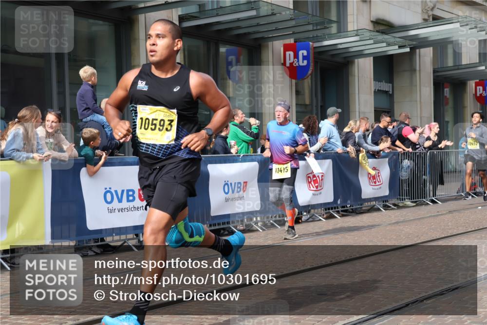 13.09.2026 - 21. swb-Marathon Bremen Strokosch-Dieckow http://msf.ph/oto/10301695 13.09.2026 10:49:55 Ziel 10170, 10452, 10876, 10923, 11111, 11128, 11178, 11415, 11497, 11499, 11680, 12045, 12240, 12269, 12510, 13562, 10452, 10508, 10593, 10709, 10966, 11005, 11007, 11035, 11183, 11717, 12380 meine-sportfotos.de
