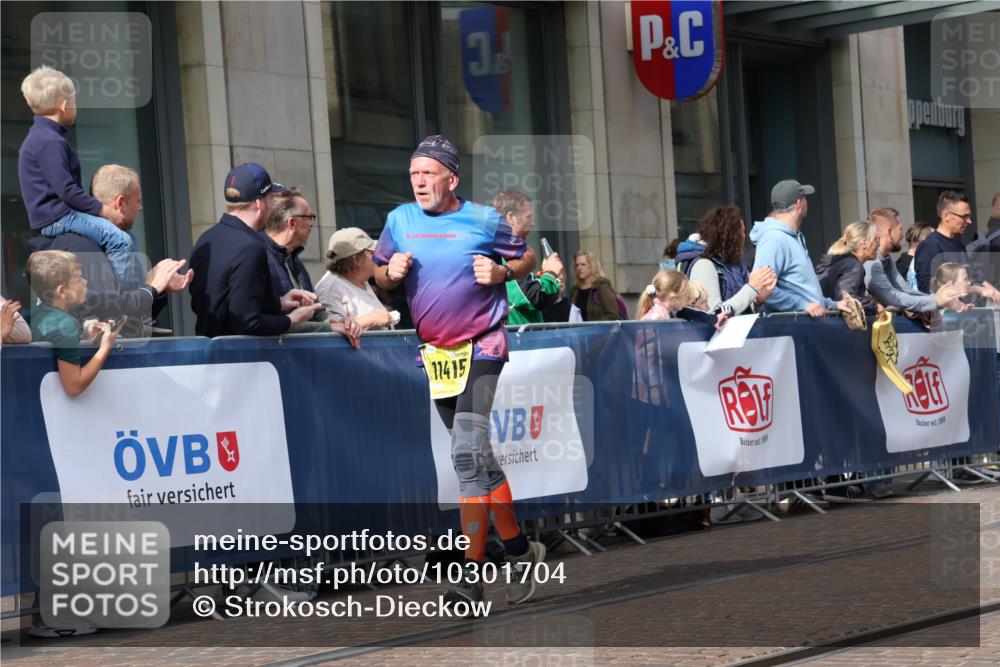 13.09.2026 - 21. swb-Marathon Bremen Strokosch-Dieckow http://msf.ph/oto/10301704 13.09.2026 10:49:56 Ziel 10170, 10233, 10876, 10923, 11111, 11128, 11178, 11415, 11497, 11499, 11622, 11680, 12045, 12240, 12269, 12510, 13562, 10452, 10508, 10593, 10709, 10966, 11005, 11007, 11035, 11183, 11717, 12380 meine-sportfotos.de