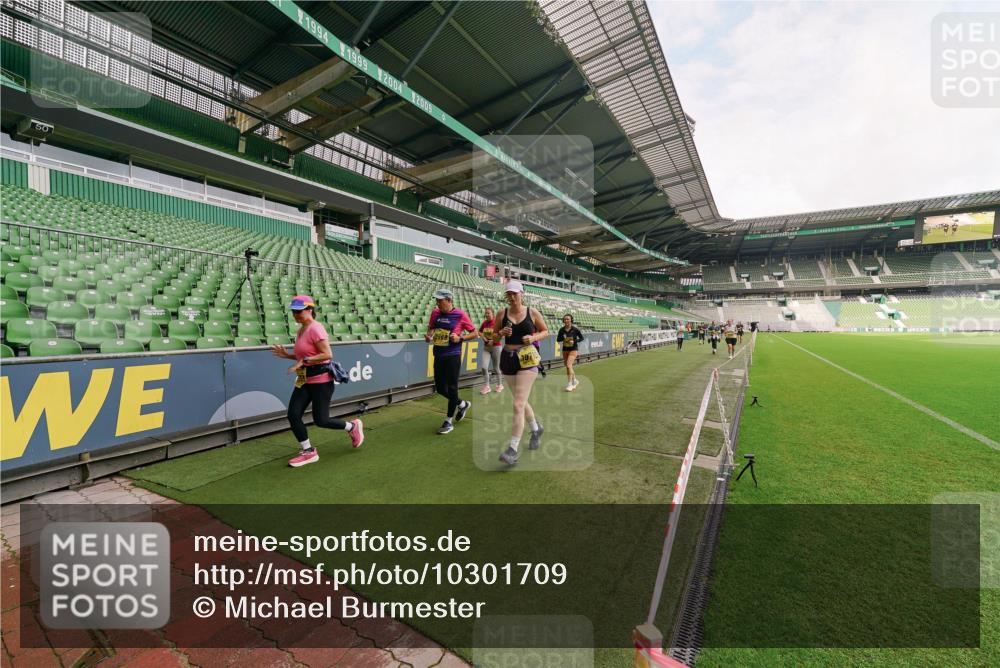 13.09.2026 - 21. swb-Marathon Bremen Michael Burmester http://msf.ph/oto/10301709 13.09.2026 10:47:24 Laufen im Stadion 10161, 10264, 10292, 10349, 10535, 10732, 10895, 10925, 10933, 10970, 11050, 11104, 11181, 11244, 11262, 11296, 11423, 11443, 11457, 11529, 11530, 11546, 11573, 11574, 11579, 11639, 11663, 11675, 11698, 11760, 12083, 12157, 12211, 12285, 12316, 12317, 12340, 12374, 12422, 12444, 12462, 12472, 10002, 10004, 10005, 10176, 10191, 10192, 10271, 10295, 10325, 10335, 10361, 10362, 10459, 10513, 10605, 10629, 10756, 10779, 10882, 10997, 10999, 11233, 11307 meine-sportfotos.de