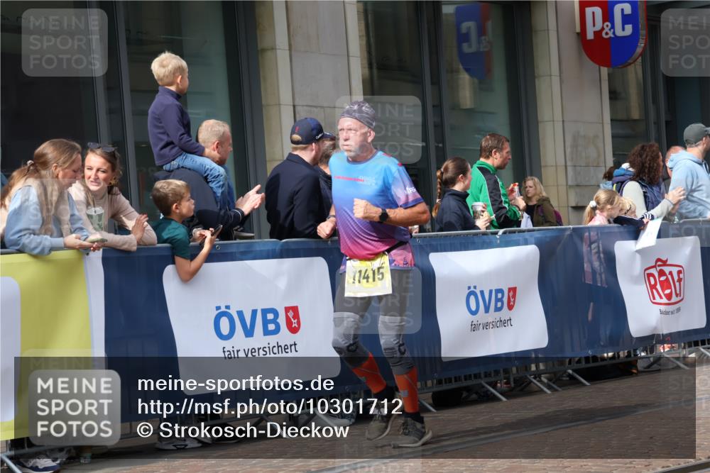 13.09.2026 - 21. swb-Marathon Bremen Strokosch-Dieckow http://msf.ph/oto/10301712 13.09.2026 10:49:56 Ziel 10170, 10233, 10876, 10923, 11111, 11128, 11178, 11415, 11497, 11499, 11622, 11680, 12045, 12240, 12269, 12510, 13562, 10452, 10508, 10593, 10709, 10966, 11005, 11007, 11035, 11183, 11717, 12380 meine-sportfotos.de
