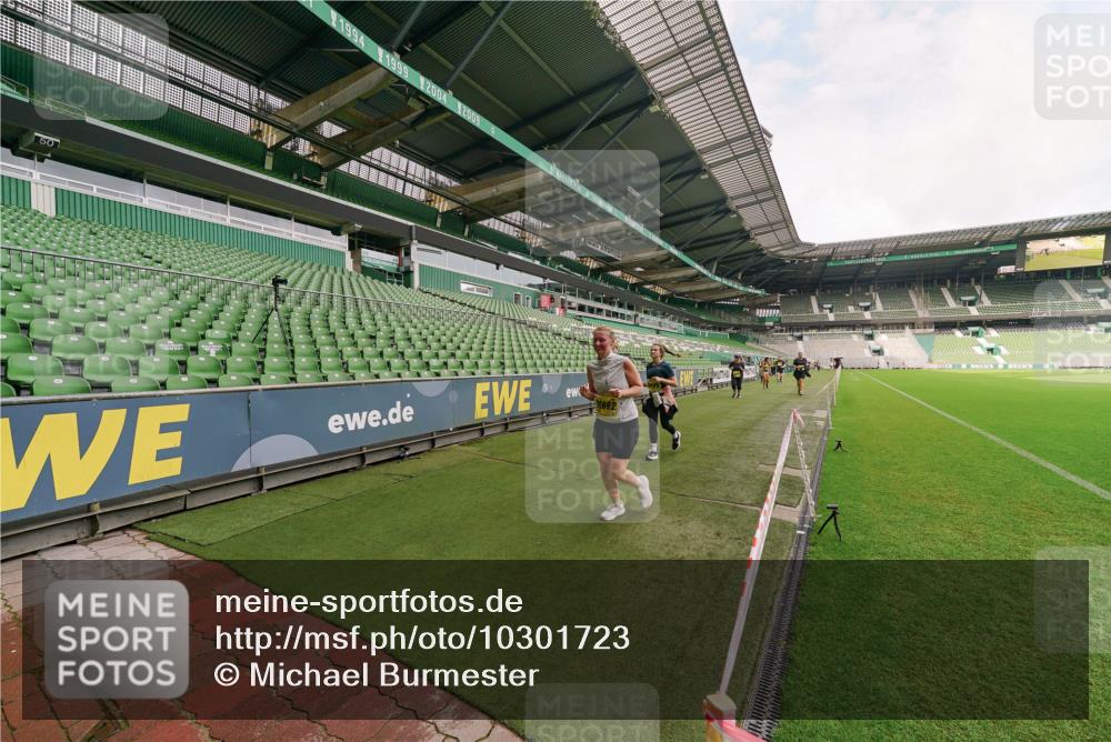 13.09.2026 - 21. swb-Marathon Bremen Michael Burmester http://msf.ph/oto/10301723 13.09.2026 10:47:31 Laufen im Stadion 10161, 10264, 10292, 10349, 10440, 10535, 10732, 10789, 10895, 10925, 10933, 10970, 11050, 11104, 11262, 11296, 11423, 11443, 11457, 11529, 11530, 11546, 11573, 11579, 11639, 11663, 11675, 11698, 11760, 12083, 12157, 12211, 12316, 12317, 12340, 12422, 12444, 12462, 12471, 12472, 12561, 10002, 10004, 10005, 10176, 10191, 10192, 10271, 10295, 10325, 10335, 10459, 10513, 10605, 10629, 10679, 10713, 10756, 10779, 10882, 10997, 10999, 11081, 11233, 11307 meine-sportfotos.de