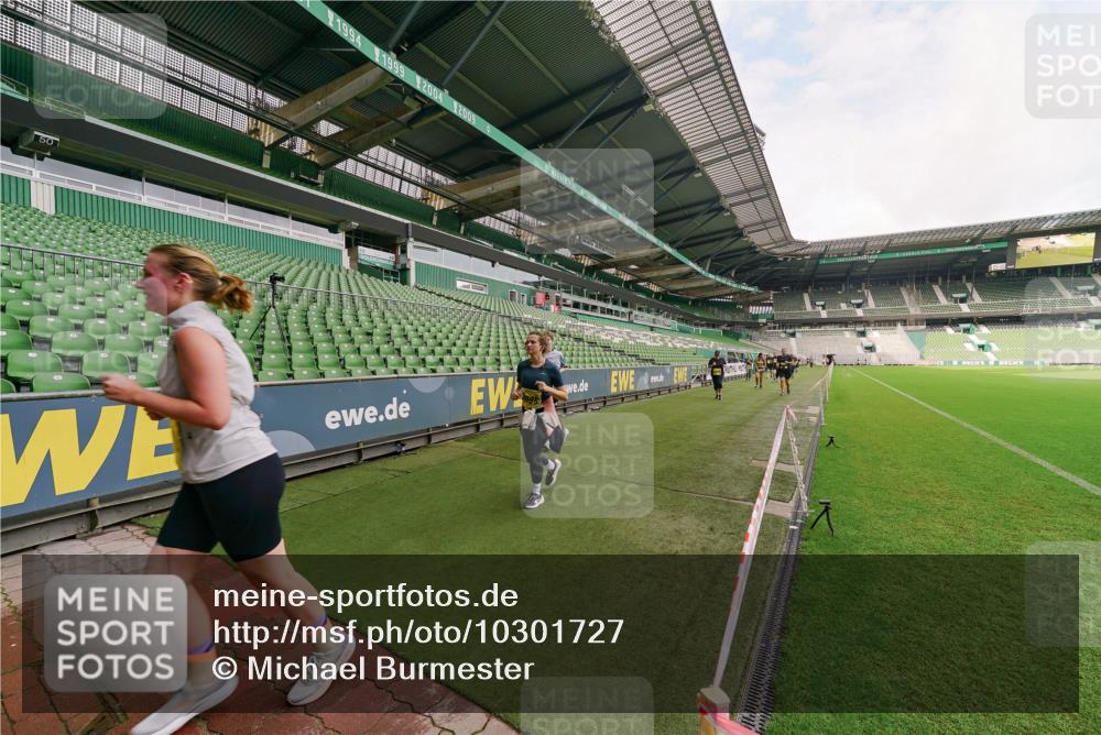 13.09.2026 - 21. swb-Marathon Bremen Michael Burmester http://msf.ph/oto/10301727 13.09.2026 10:47:32 Laufen im Stadion 10161, 10264, 10292, 10349, 10440, 10535, 10732, 10789, 10895, 10925, 10933, 10970, 11050, 11104, 11262, 11296, 11423, 11443, 11457, 11529, 11530, 11546, 11573, 11579, 11639, 11663, 11675, 11698, 11760, 12083, 12157, 12211, 12316, 12317, 12340, 12422, 12444, 12462, 12471, 12472, 12561, 10002, 10004, 10005, 10176, 10191, 10192, 10271, 10295, 10325, 10335, 10459, 10513, 10605, 10629, 10679, 10713, 10756, 10779, 10882, 10997, 10999, 11081, 11233, 11307 meine-sportfotos.de