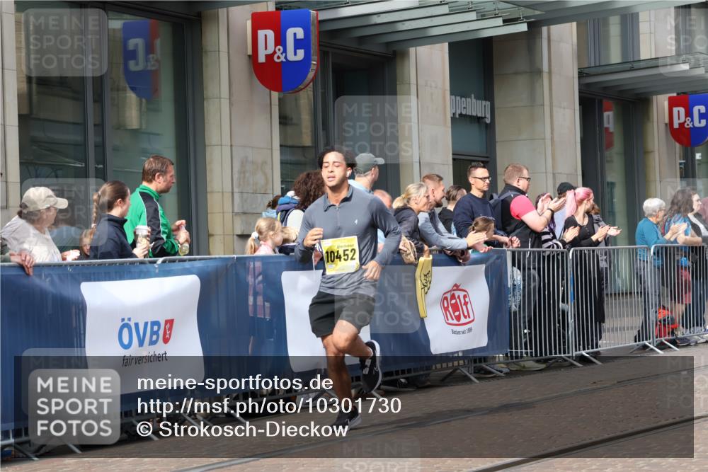 13.09.2026 - 21. swb-Marathon Bremen Strokosch-Dieckow http://msf.ph/oto/10301730 13.09.2026 10:49:57 Ziel 10170, 10233, 10876, 10923, 11111, 11128, 11178, 11415, 11497, 11499, 11622, 11680, 12045, 12240, 12269, 12510, 13562, 10452, 10508, 10593, 10709, 10966, 11005, 11007, 11035, 11183, 11415, 11717, 12380, 12510 meine-sportfotos.de